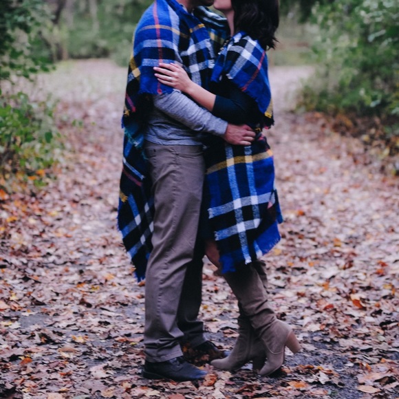 *DONATING SOON* Blanket Scarf Wrap - Picture 4 of 4